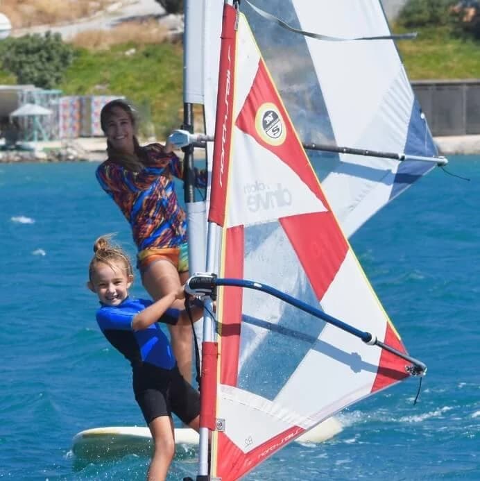 Çağla Kubat - Oyuncu (46 yaşında) - fotoğraf 4