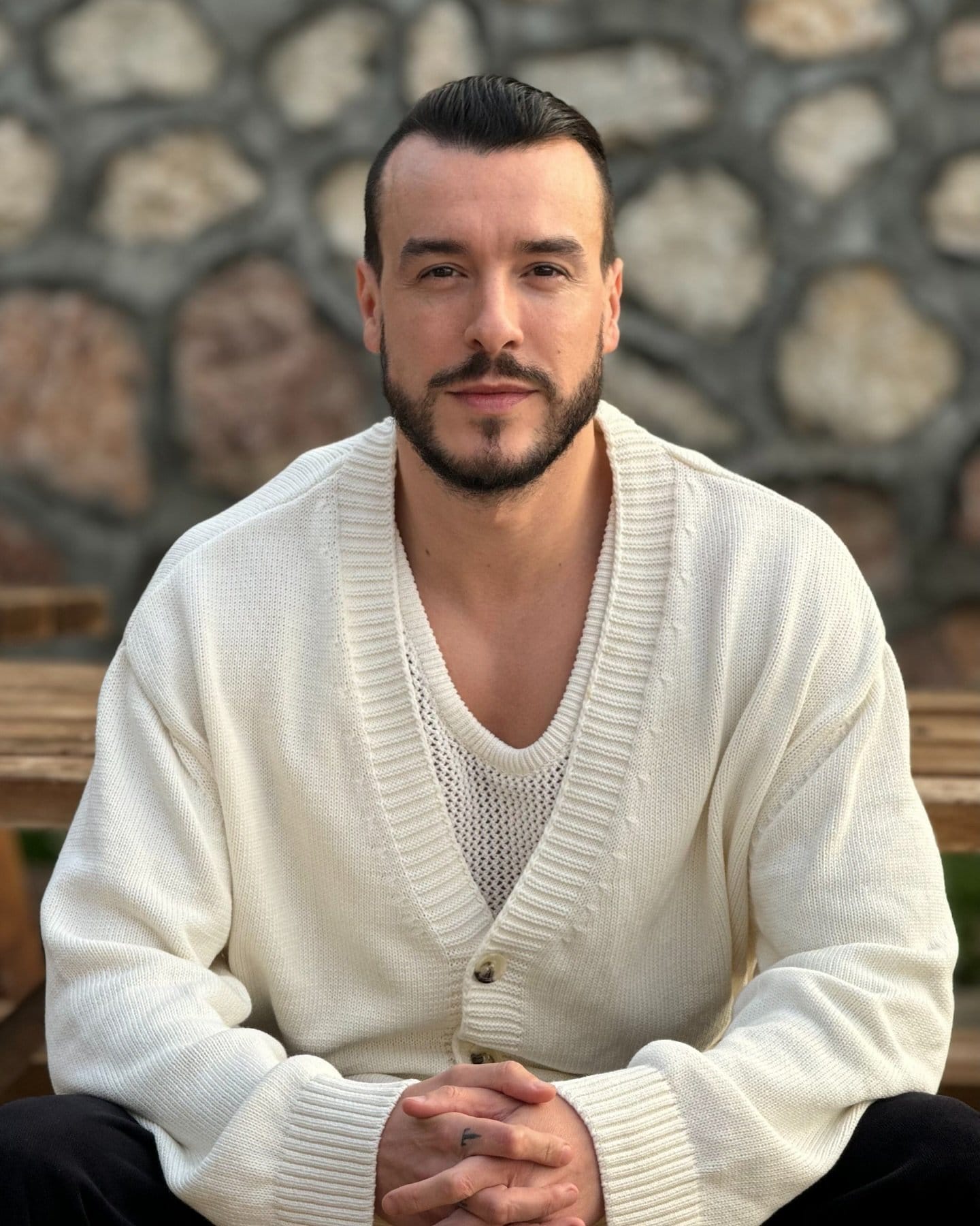 Cem Adrian - Sänger (45 yaşında) - Ana profil fotoğrafı ve resmi görsel