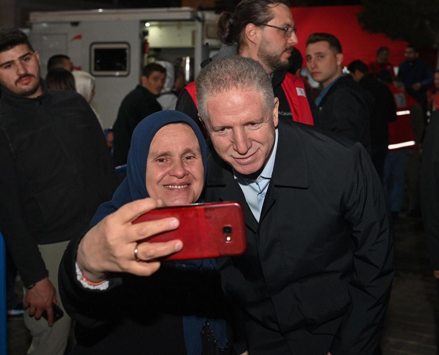 Davut Gül - Politikacı - Ana profil fotoğrafı ve resmi görsel