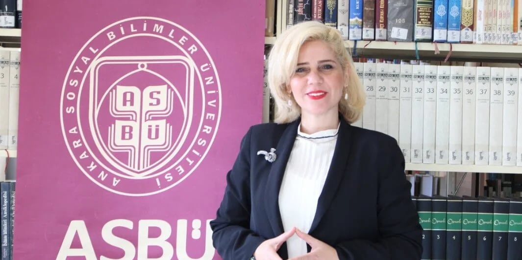 Emete Gözügüzelli - Avukat (48 yaşında) - sosyal medya fotoğrafı