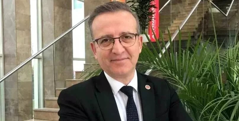 Eray Güçlüer - Akademisyen (58 yaşında) - Ana profil fotoğrafı ve resmi görsel