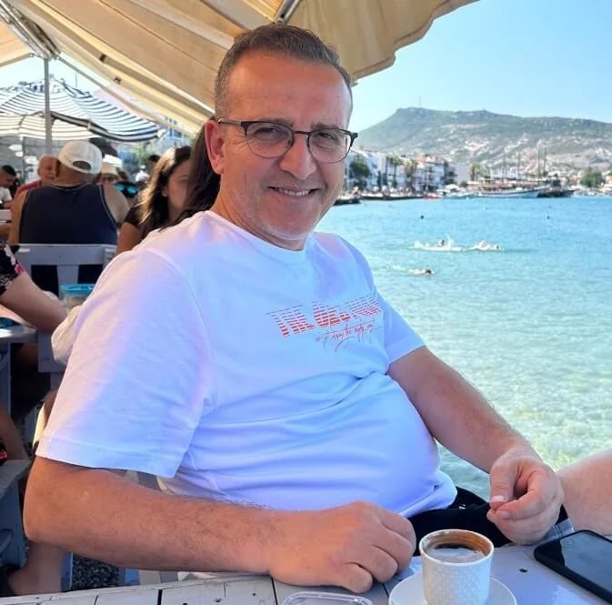 Eray Güçlüer - Akademisyen (58 yaşında) - fotoğraf