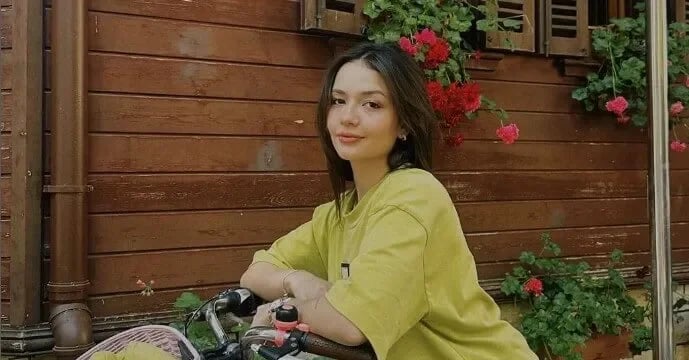 Feride Özdinç - TikToker (21 yaşında) - sosyal medya fotoğrafı