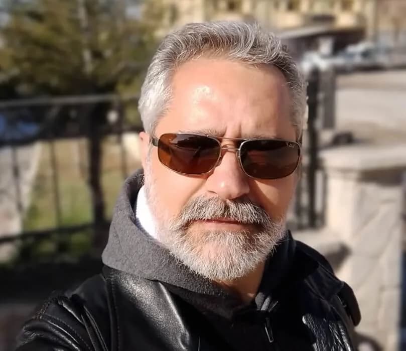 Gökhan Bekletenler - Oyuncu (55 yaşında) - fotoğraf 3