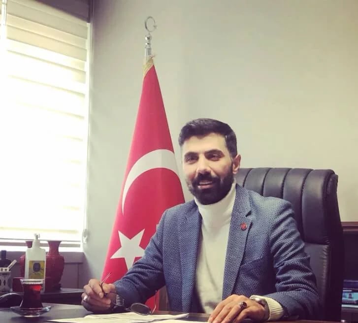 Halil Hakan Erçelebi - Politikacı (34 yaşında) - sosyal medya fotoğrafı