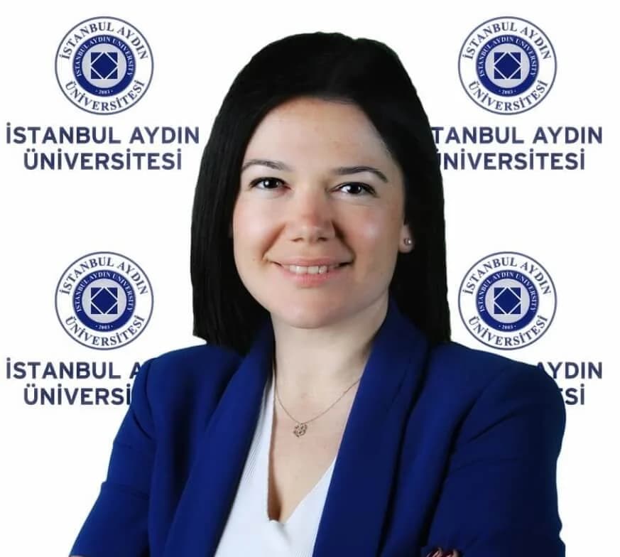 Hazar Vural Jane - Akademisyen (40 yaşında) - fotoğraf 3