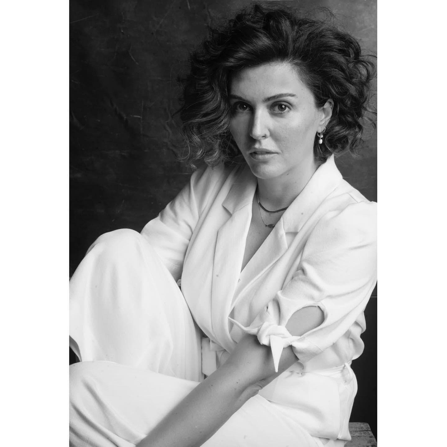 İdil Yener - Oyuncu (43 yaşında) - fotoğraf 5
