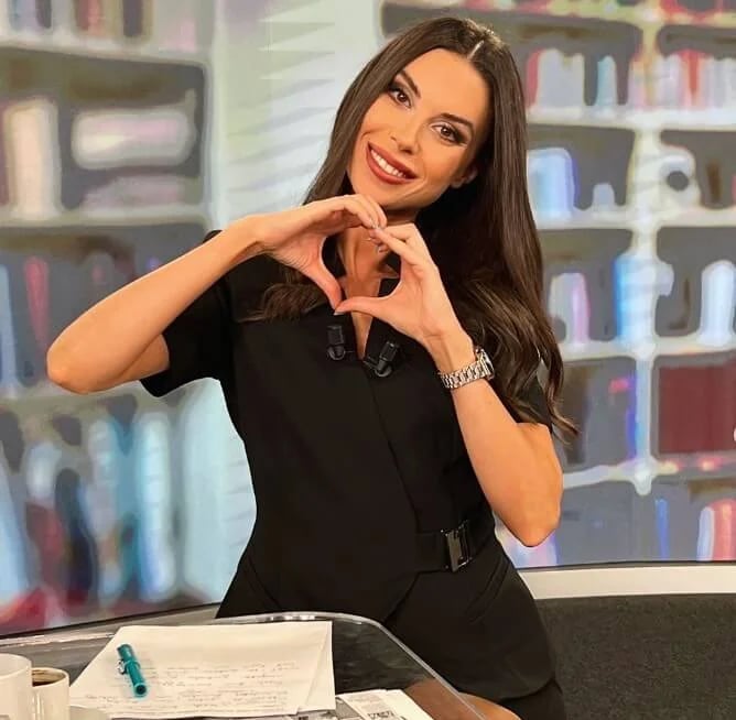 Lara Kırmusaoğlu - Aparici (33 yaşında) - fotoğraf