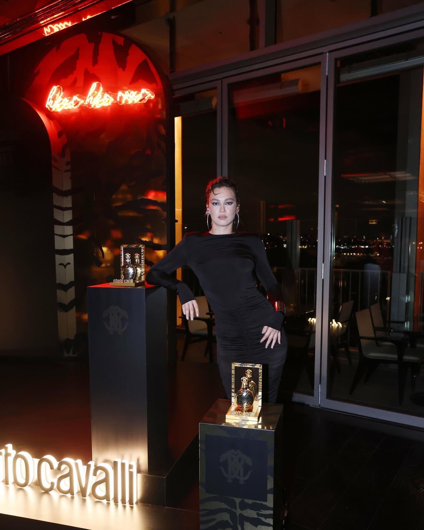 Melisa Şenolsun - Oyuncu (30 yaşında) - fotoğraf 4