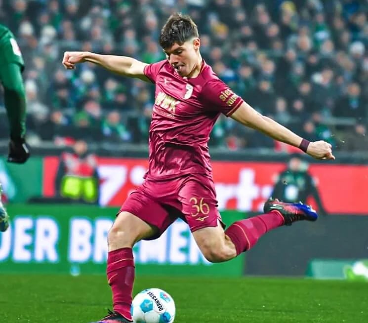 Mert Kömür - Futbolcu (21 yaşında) - sosyal medya fotoğrafı
