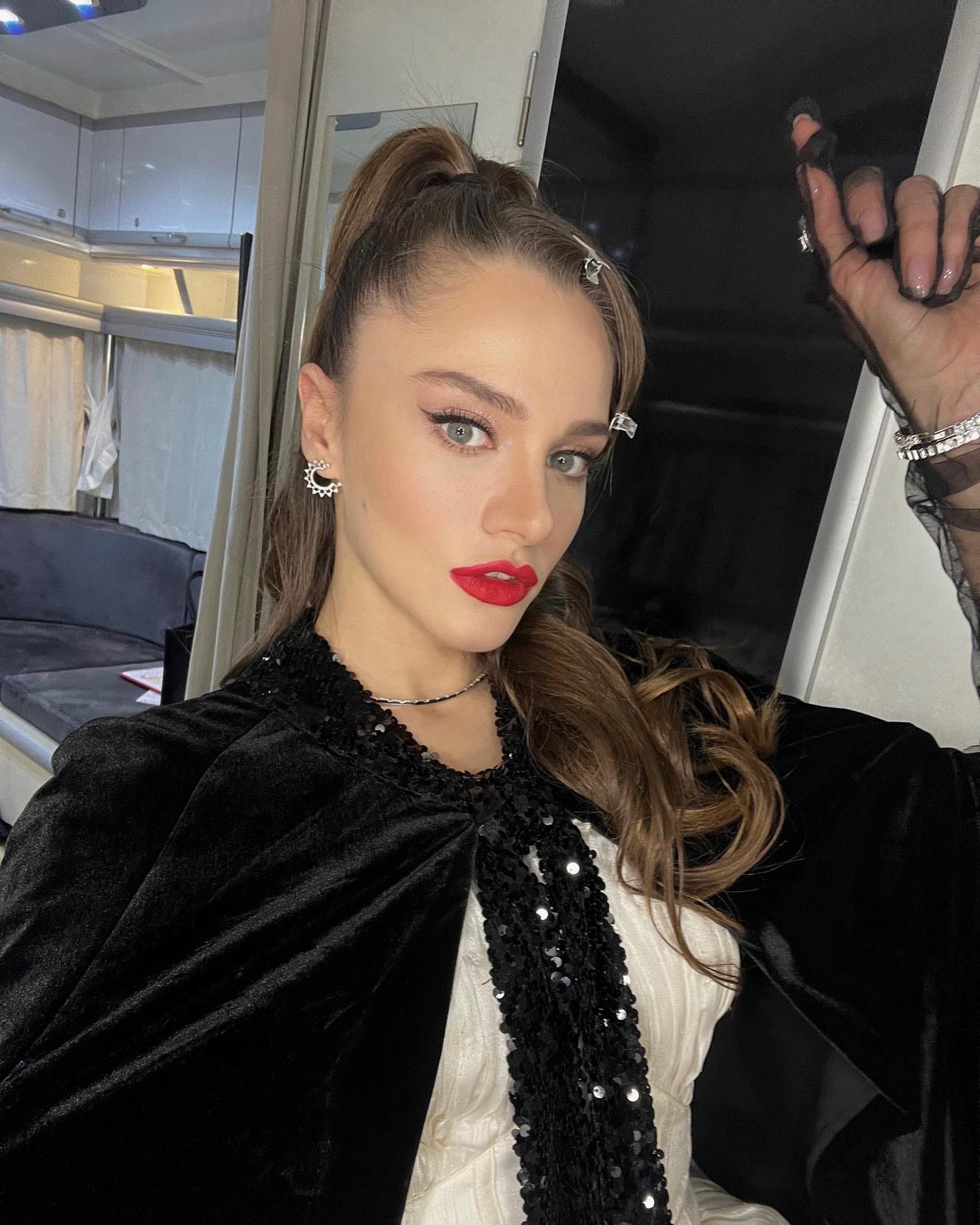 Miray Naz Daner - Schauspieler - Ana profil fotoğrafı ve resmi görsel