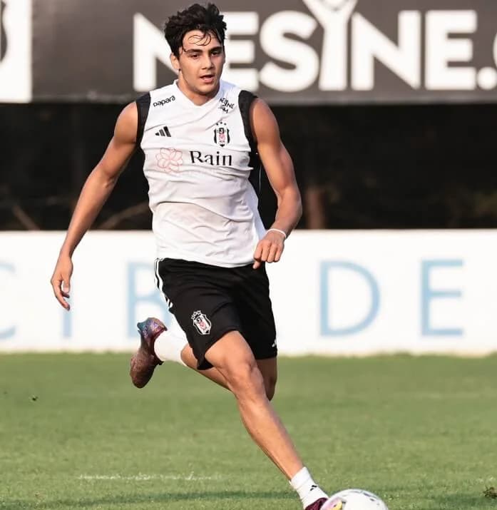 Mustafa Erhan Hekimoğlu - Futbolcu (19 yaşında) - fotoğraf 5