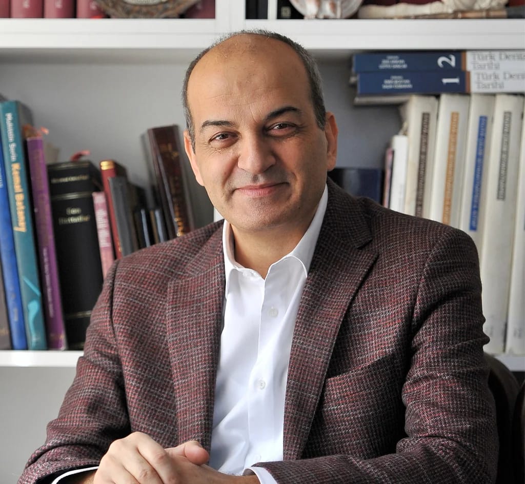 Savaş Barkçin - Yazar (59 yaşında) - Ana profil fotoğrafı ve resmi görsel