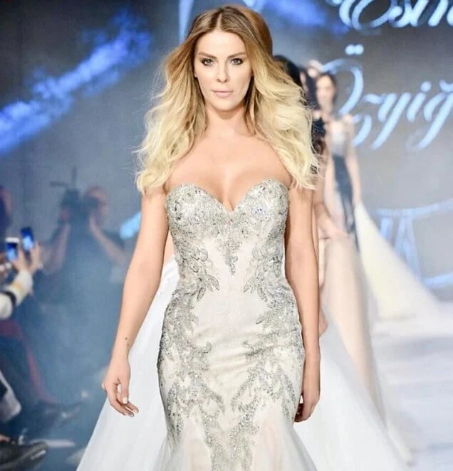 Simge Tertemiz - Model (38 yaşında) - fotoğraf