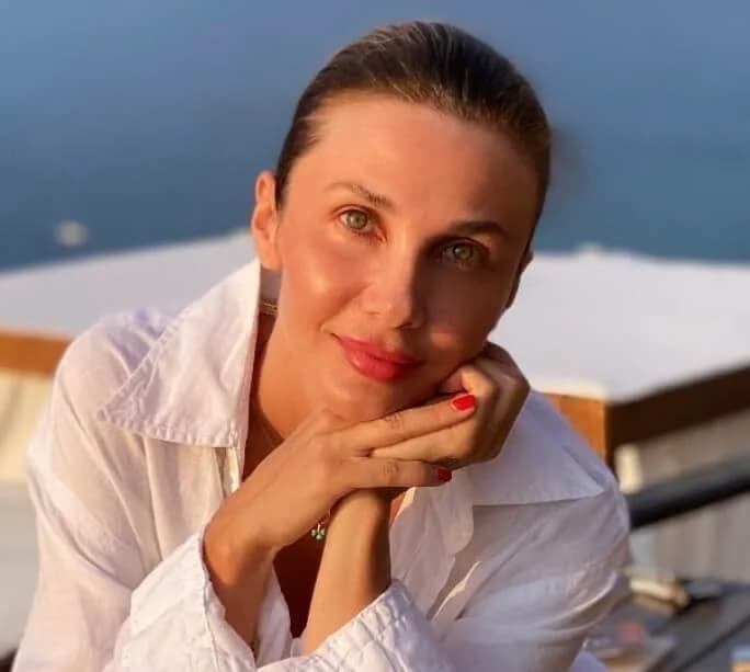 Yasemin Hadivent - Dizi Oyuncusu (44 yaşında) - fotoğraf 5