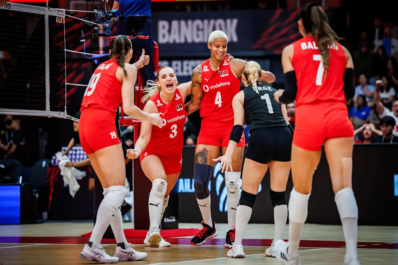Filenin Sultanları Dünya Şampiyonası Finali Öncesi Hazırlık Negiyer Blog Filenin Sultanları Taylanddaki Dünya Voleybol Şampiyonası finali hazırlıkları sırasında bir arada