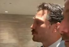 Çağatay Ulusoy Uykucu filmi galasında deprem haberini alırken şaşkınlık yaşıyor