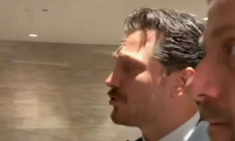 Çağatay Ulusoy Uykucu filmi galasında deprem haberini alırken şaşkınlık yaşıyor