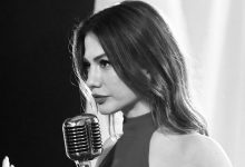 Demet Özdemir kırmızı elbisesiyle Instagram pozlarında