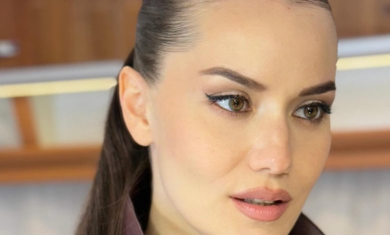 Fahriye Evcen Abu Dabideki lüks saat ve mücevher markası tanıtım etkinliğinde