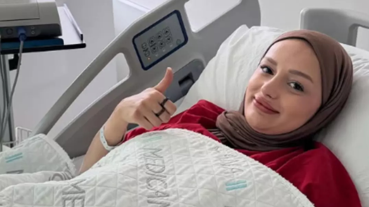 gizemyildizkumsalbebekdogumsonrasi Negiyer Blog Amin Amin fenomeni Gizem Yıldız kızı Kumsal bebeği kucağında tutarken poz veriyor