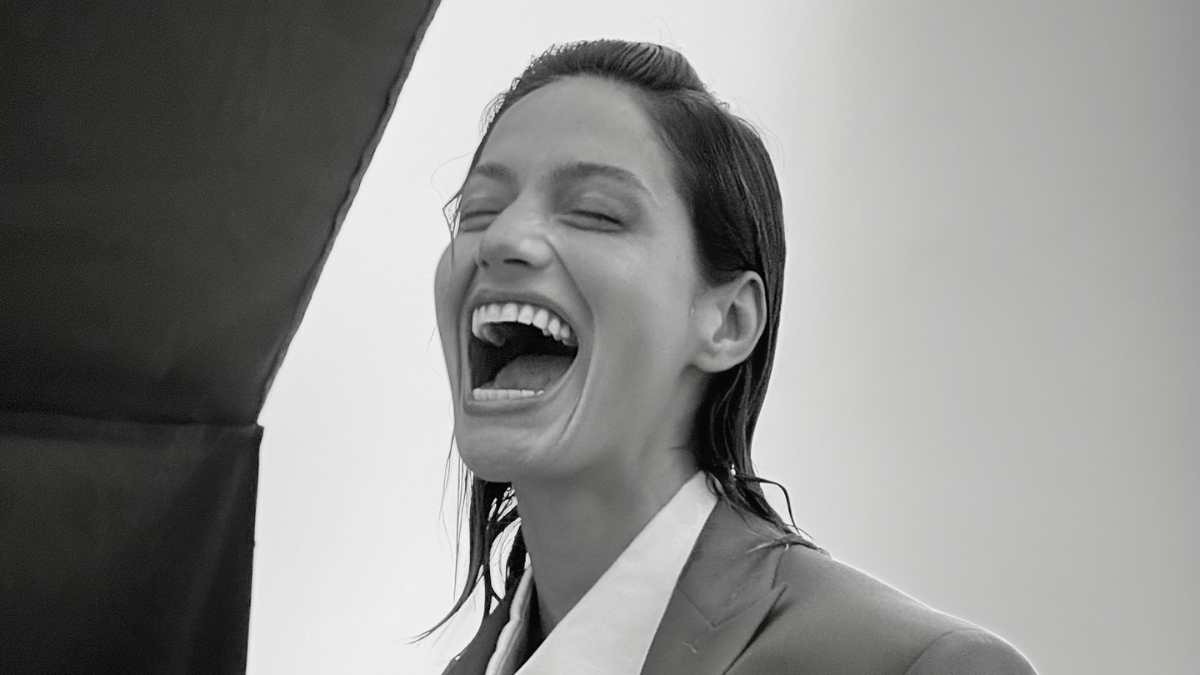 gulcanarslankirmizitulumdavet Negiyer Blog Gülcan Arslan kırmızı tayt tulumuyla bir davette