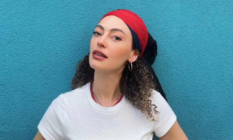 Hazal Şenel Kuzguncuktaki yeni kafesinde