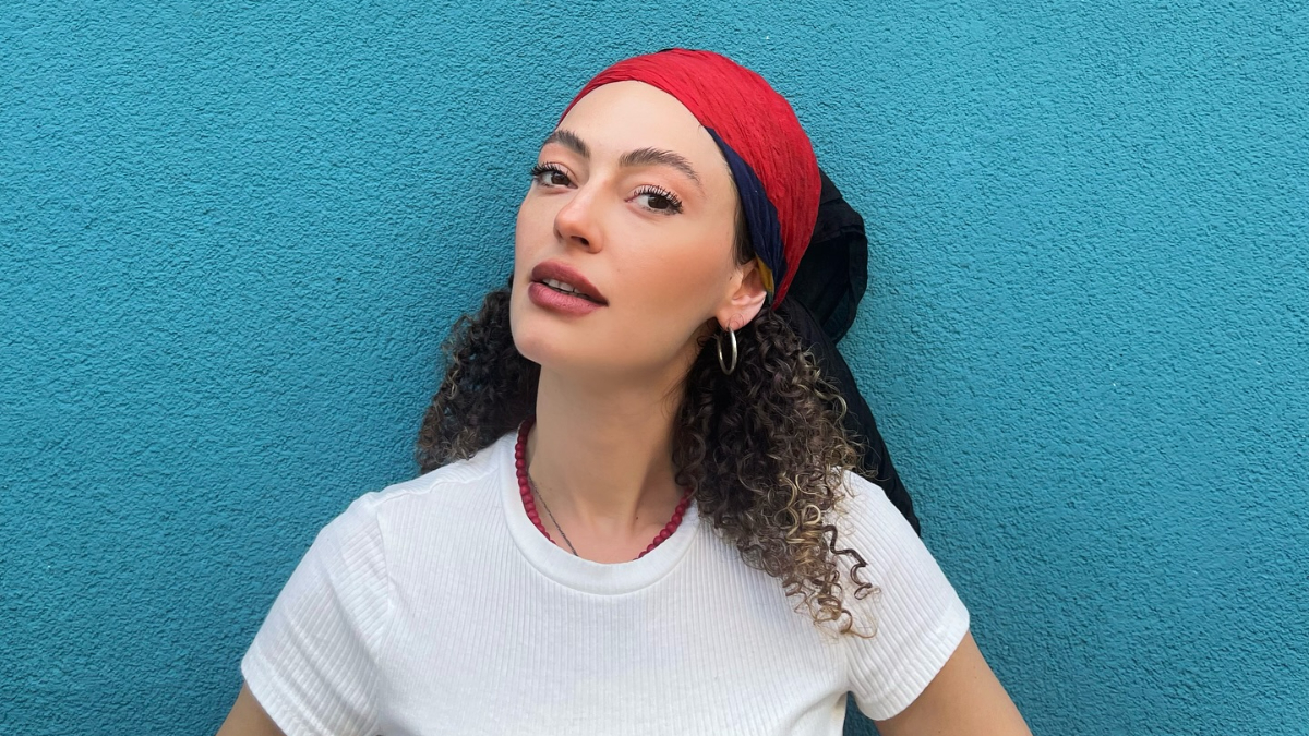 Hazal Şenel Kuzguncuktaki yeni kafesinde