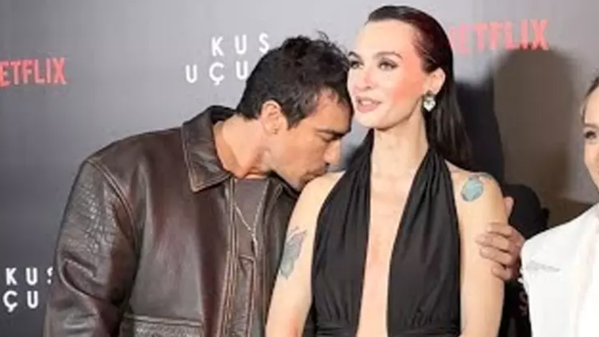 ibrahimcelikkolbirceakalaykustu Negiyer Blog İbrahim Çelikkol ve Birce Akalay bir etkinlikte yan yana dururken