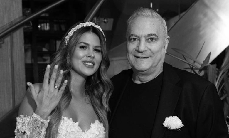 Mehmet Ali Erbilin eşi Gülseren Ceylan yeni aldığı lüks otomobille görüntülendi