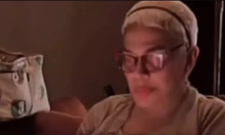 Sezen Aksu ve Emel Müftüoğlunun bir araya geldiği samimi bir fotoğraf