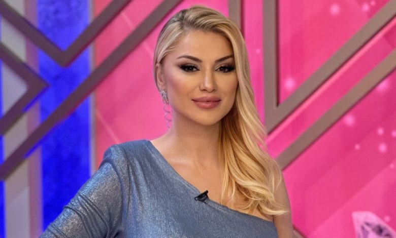 Songül Karlının sosyal medyada gündem olan boydan pozu kıvrımlarını sergiliyor