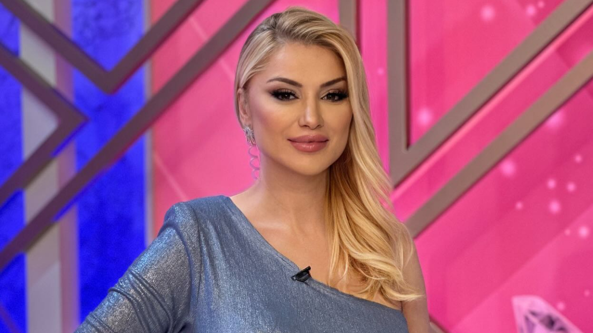 Songül Karlının sosyal medyada gündem olan boydan pozu kıvrımlarını sergiliyor