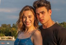 Sümeyye Aydoğan ve Atakan Hoşgören Bağlantı Hatası filmi galasında birlikte poz veriyor