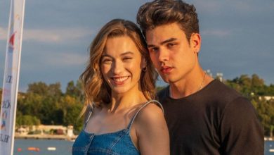 sumeyyeaydoganatakanhosgorengalada Negiyer Blog Sümeyye Aydoğan ve Atakan Hoşgören Bağlantı Hatası filmi galasında birlikte poz veriyor