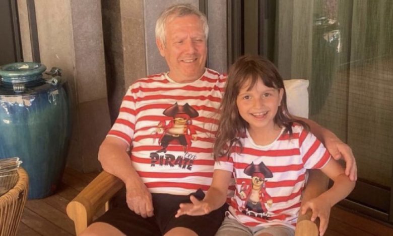 Aziz Yıldırım ve kızı Yaz Yıldırım aynı tişörtlerle doğum günü kutluyor