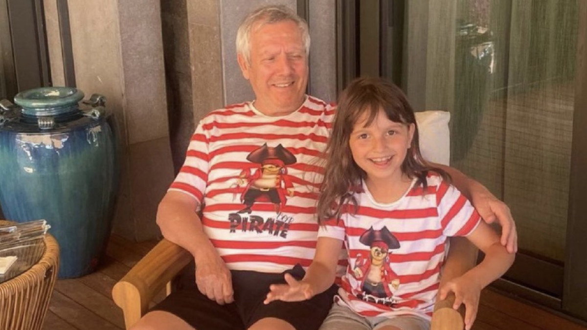 Aziz Yıldırım ve kızı Yaz Yıldırım aynı tişörtlerle doğum günü kutluyor