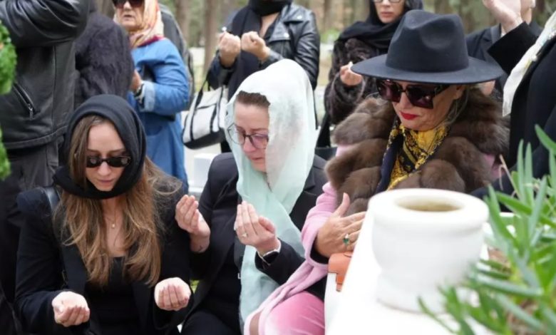 Banu Alkan vefat eden kardeşi Osman Alkanın cenazesinde gözyaşlarını tutamadı