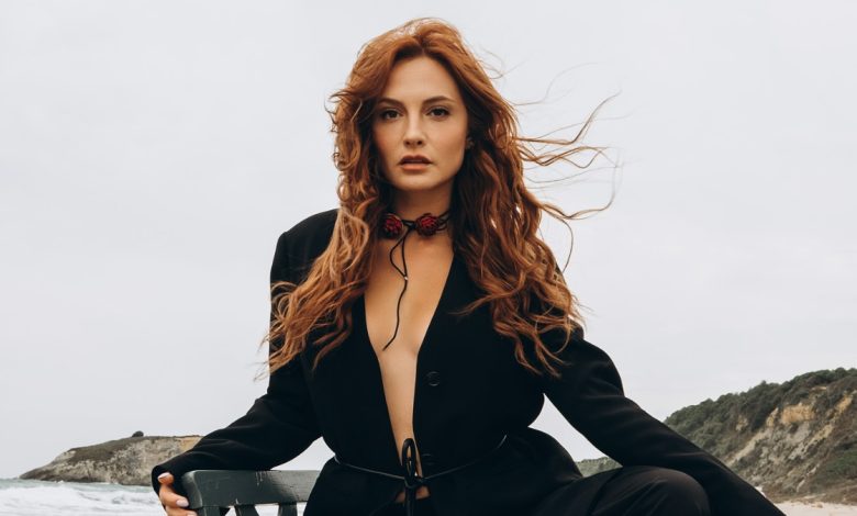 Başak Gümülcinelioğlu Çağrı Çıtanak ve yeni doğan oğulları Devinin ilk aile fotoğrafı