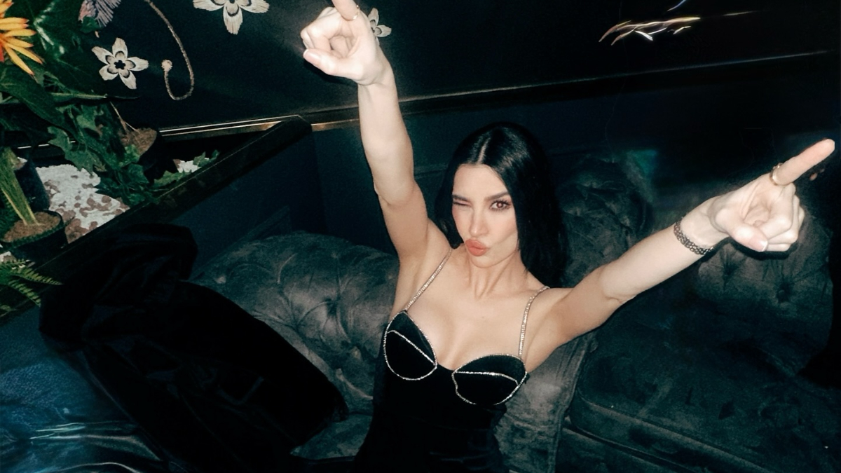 burcukiratlitransparandavet Negiyer Blog Burcu Kıratlı transparan elbisesiyle dergi davetinde