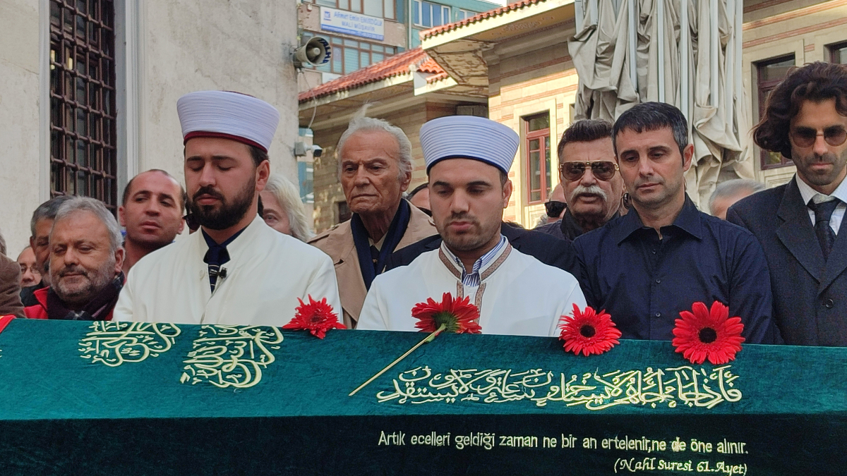 Yeşilçam oyuncusu Engin Çağların cenaze töreninden görüntü