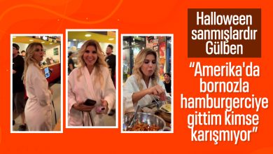 Gülben Ergen Amerikada bornozuyla bir hamburgerciye giderken gülümsüyor