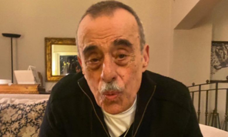 Usta oyuncu Şevket Altuğ Ahmet Gülhanın cenaze töreninde sevenleriyle bir araya geldi